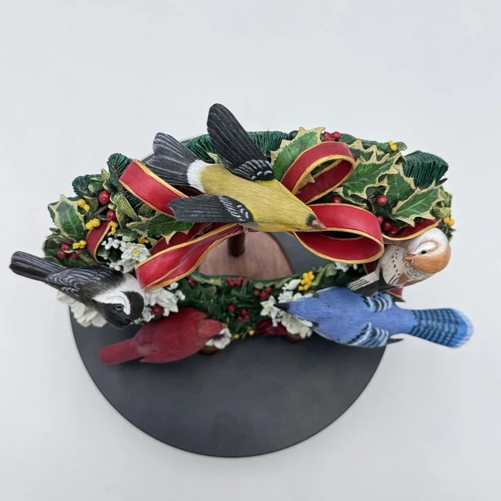VTG The Danbury Mint The Songbird Winter Wreath with‎ Custom Wood Stand 9.5x8